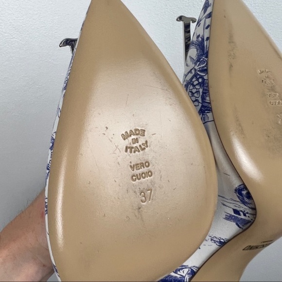 Moschino Toile de Jouy Printed Leather M Accent Pumps - Picture 12 of 12